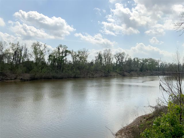 751 County Road 703, West Columbia, TX 77486