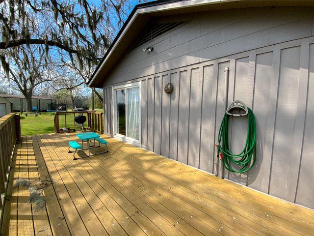 751 County Road 703, West Columbia, TX 77486