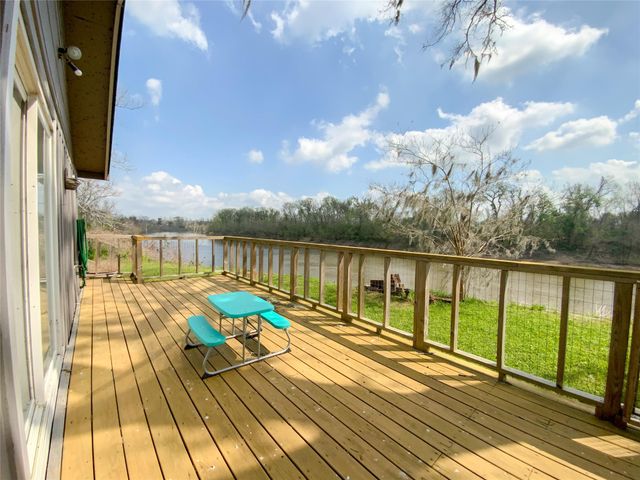 751 County Road 703, West Columbia, TX 77486