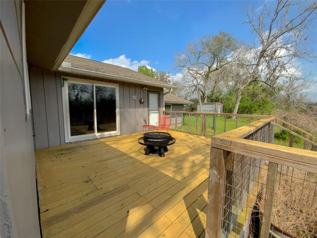 751 County Road 703, West Columbia, TX 77486