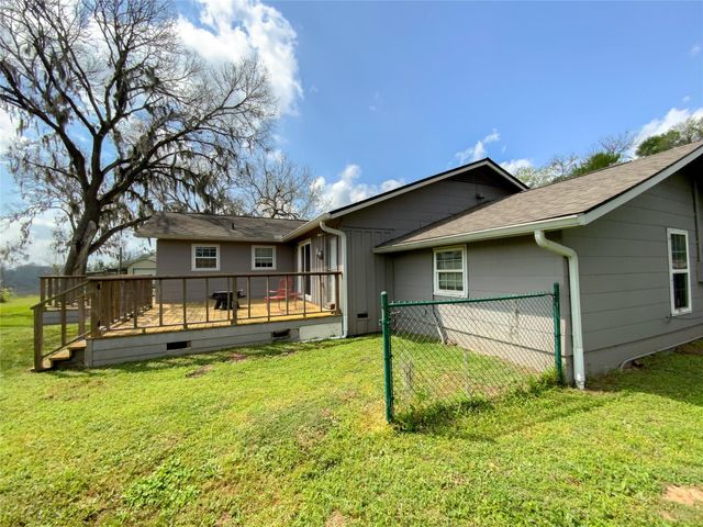 751 County Road 703, West Columbia, TX 77486