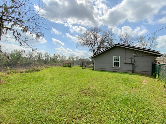 751 County Road 703, West Columbia, TX 77486