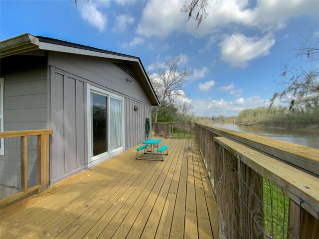 751 County Road 703, West Columbia, TX 77486