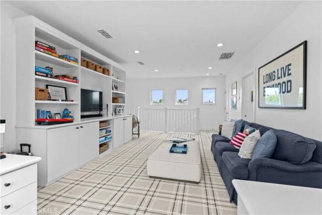 1230 Essex Lane, Newport Beach, CA 92660
