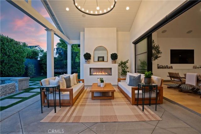 1230 Essex Lane, Newport Beach, CA 92660