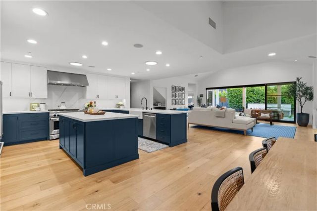 1230 Essex Lane, Newport Beach, CA 92660