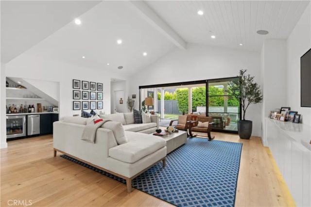 1230 Essex Lane, Newport Beach, CA 92660