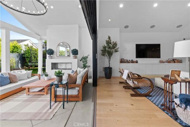 1230 Essex Lane, Newport Beach, CA 92660