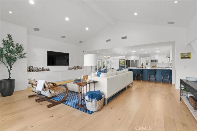 1230 Essex Lane, Newport Beach, CA 92660