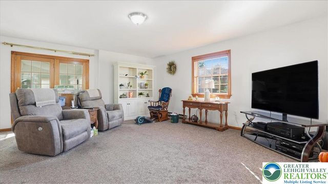 91 Birchwood Drive, Upper Nazareth Twp, PA 18064