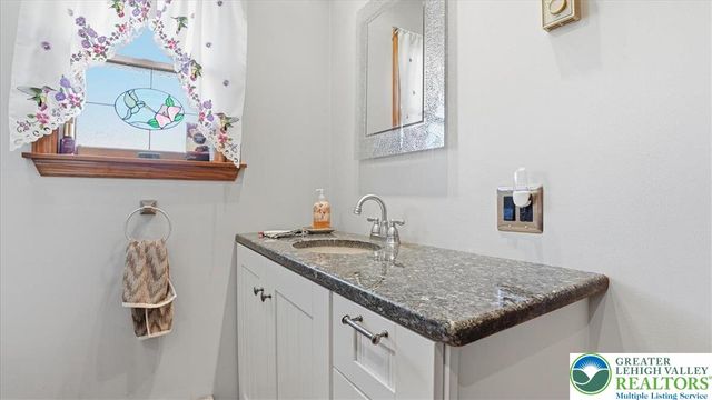 91 Birchwood Drive, Upper Nazareth Twp, PA 18064