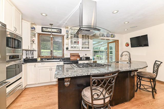 21601 W Lochinvar LANE, New Berlin, WI 53146