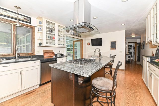 21601 W Lochinvar LANE, New Berlin, WI 53146