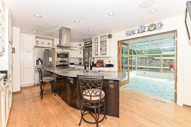 21601 W Lochinvar LANE, New Berlin, WI 53146