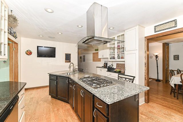 21601 W Lochinvar LANE, New Berlin, WI 53146