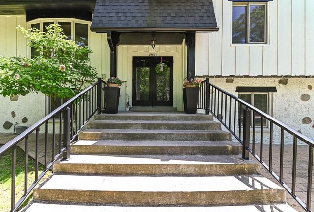 21601 W Lochinvar LANE, New Berlin, WI 53146