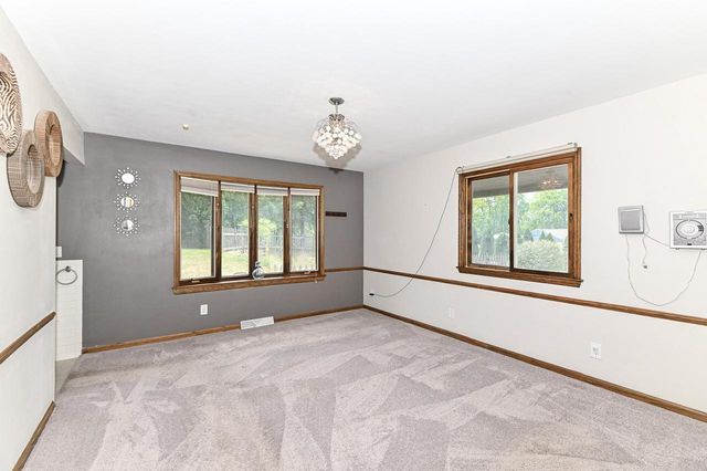 21601 W Lochinvar LANE, New Berlin, WI 53146