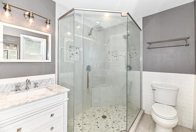 21601 W Lochinvar LANE, New Berlin, WI 53146