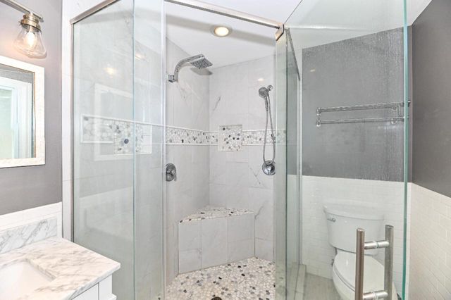 21601 W Lochinvar LANE, New Berlin, WI 53146
