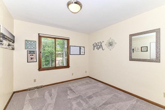 21601 W Lochinvar LANE, New Berlin, WI 53146
