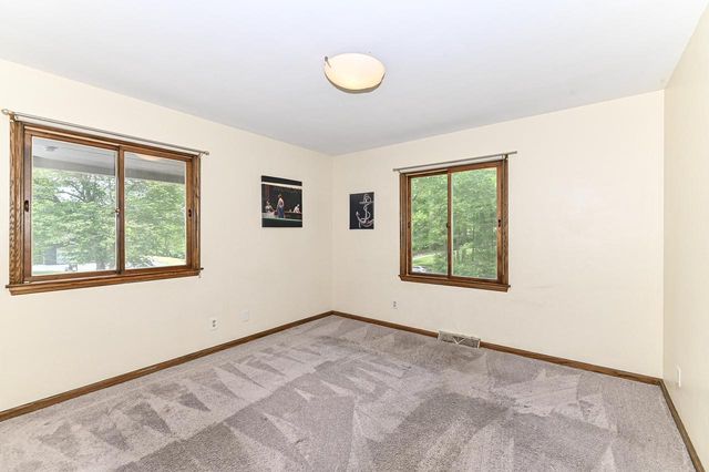 21601 W Lochinvar LANE, New Berlin, WI 53146