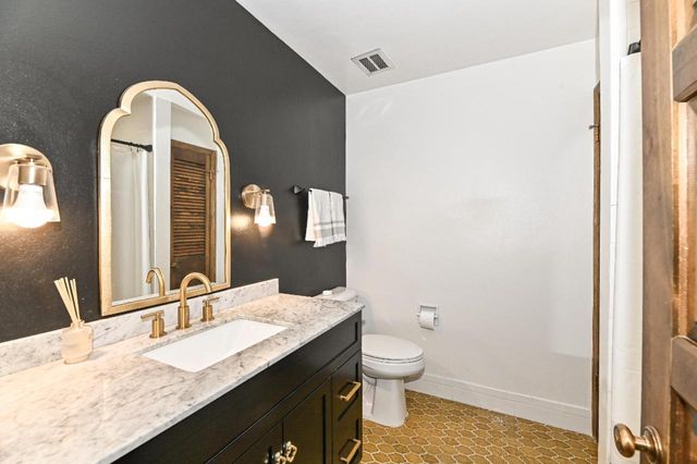 21601 W Lochinvar LANE, New Berlin, WI 53146