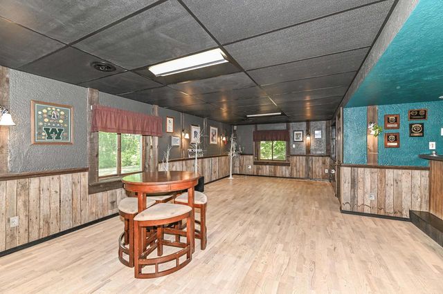 21601 W Lochinvar LANE, New Berlin, WI 53146