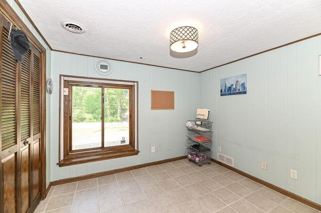 21601 W Lochinvar LANE, New Berlin, WI 53146