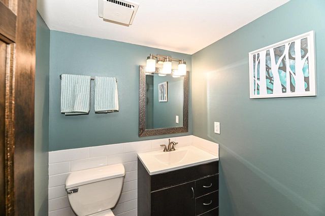 21601 W Lochinvar LANE, New Berlin, WI 53146