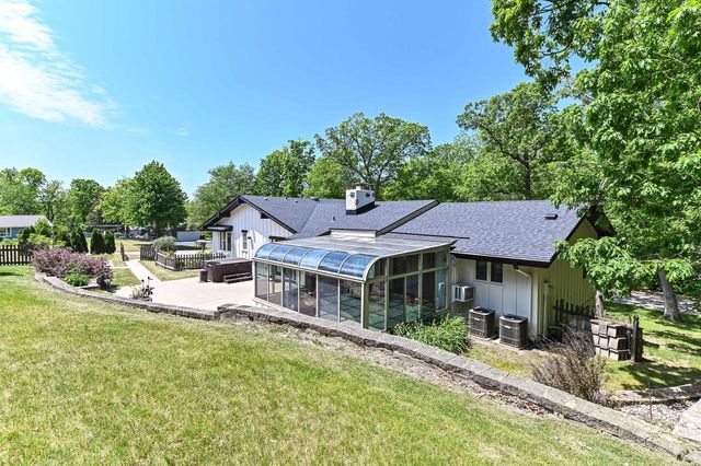 21601 W Lochinvar LANE, New Berlin, WI 53146