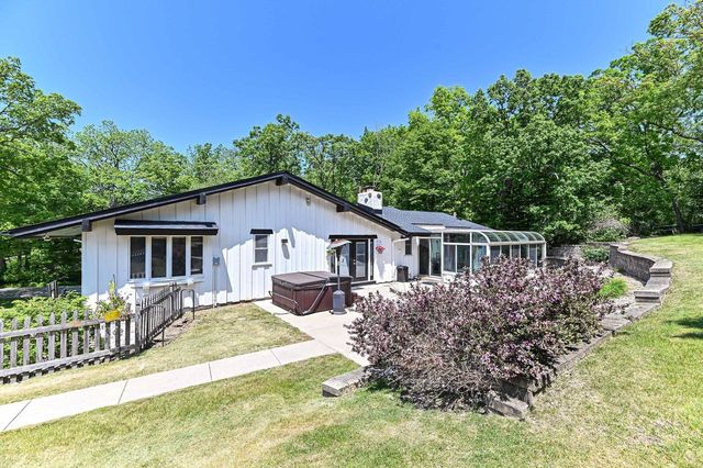 21601 W Lochinvar LANE, New Berlin, WI 53146