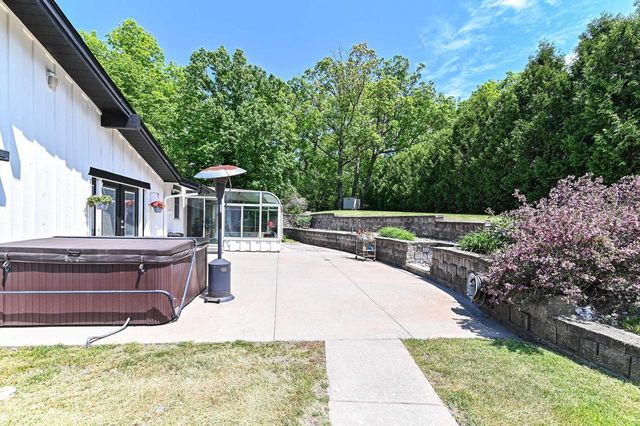 21601 W Lochinvar LANE, New Berlin, WI 53146