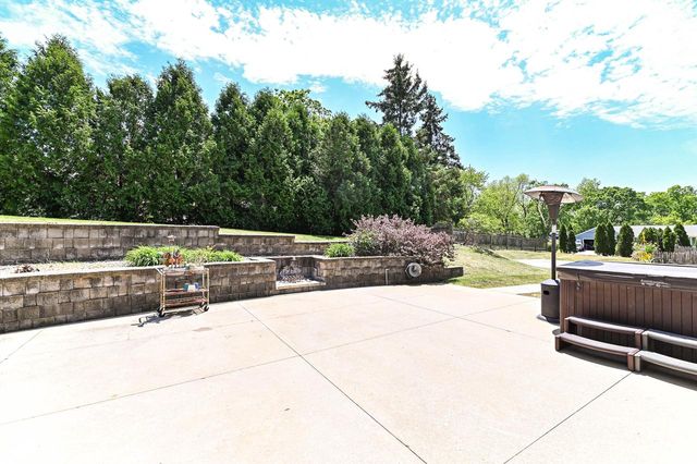 21601 W Lochinvar LANE, New Berlin, WI 53146