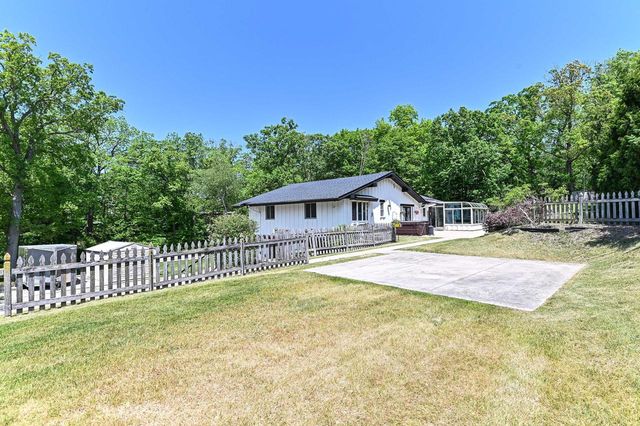 21601 W Lochinvar LANE, New Berlin, WI 53146