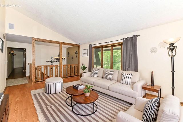 21601 W Lochinvar LANE, New Berlin, WI 53146