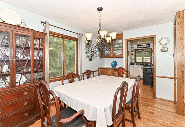 21601 W Lochinvar LANE, New Berlin, WI 53146