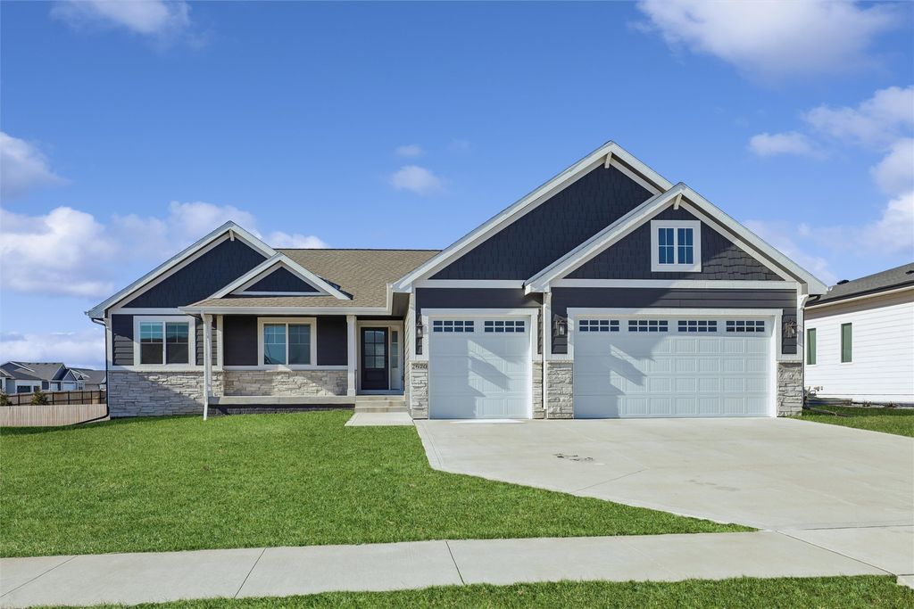 2670 Abbott Drive, Waukee, IA 50263