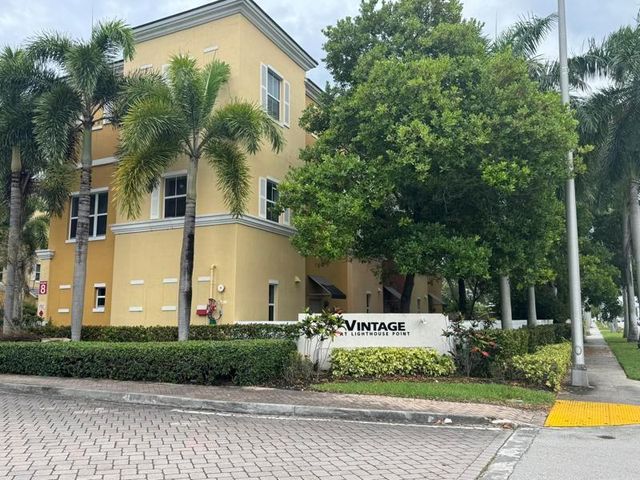2351 Vintage Drive 2351, Lighthouse Point, FL 33064