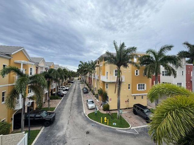 2351 Vintage Drive 2351, Lighthouse Point, FL 33064