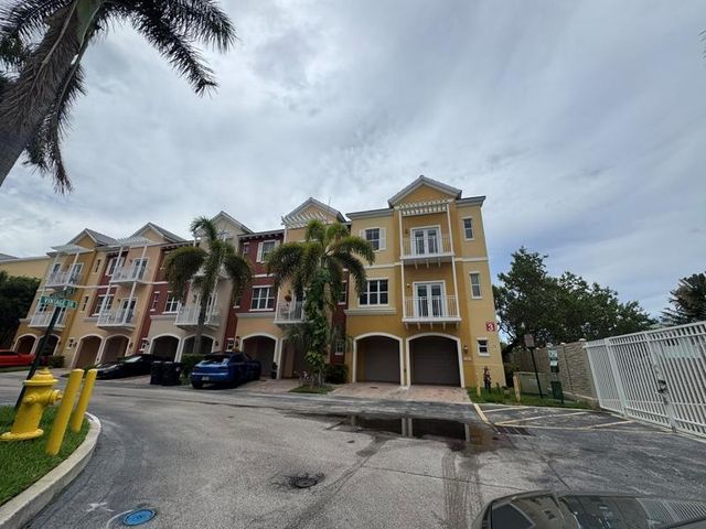 2351 Vintage Drive 2351, Lighthouse Point, FL 33064