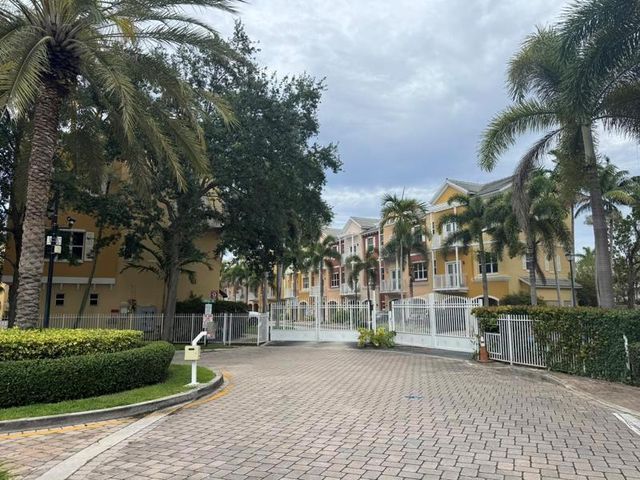 2351 Vintage Drive 2351, Lighthouse Point, FL 33064