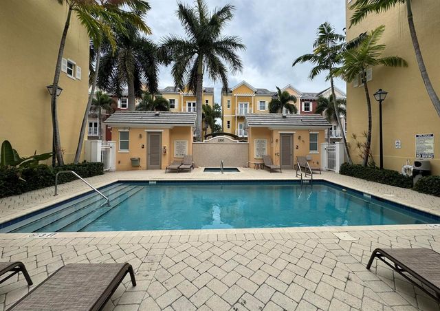 2351 Vintage Drive 2351, Lighthouse Point, FL 33064
