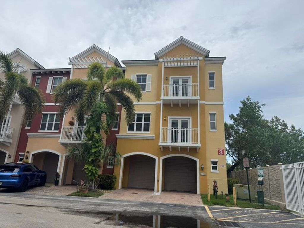 2351 Vintage Drive 2351, Lighthouse Point, FL 33064