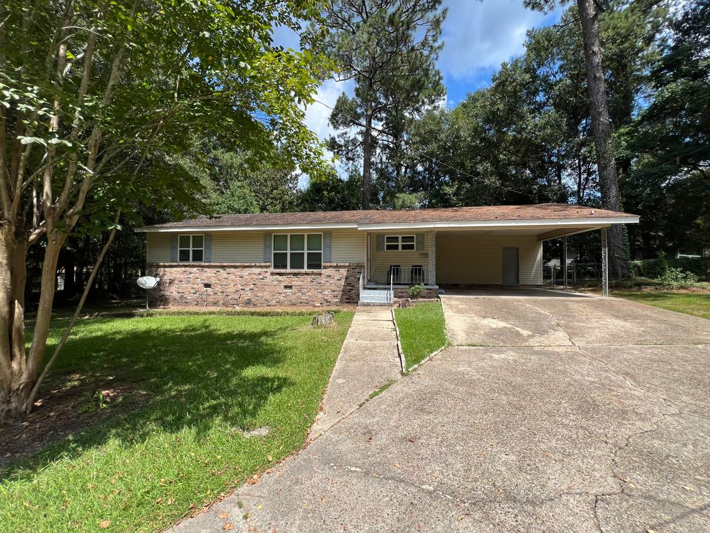105 Rainbow, Hattiesburg, MS 39401