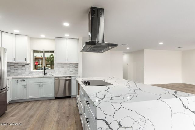 5518 E THOMAS Road, Phoenix, AZ 85018