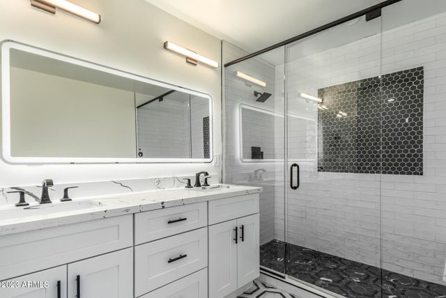 5518 E THOMAS Road, Phoenix, AZ 85018