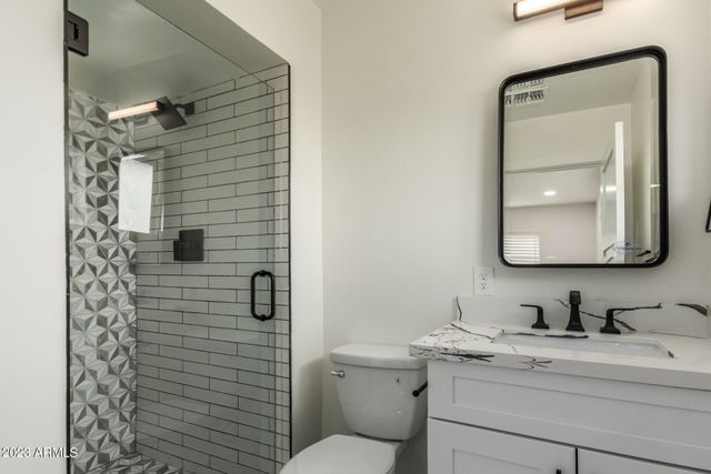 5518 E THOMAS Road, Phoenix, AZ 85018