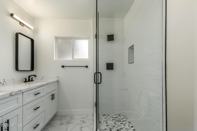 5518 E THOMAS Road, Phoenix, AZ 85018