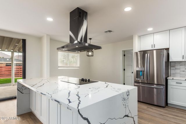 5518 E THOMAS Road, Phoenix, AZ 85018