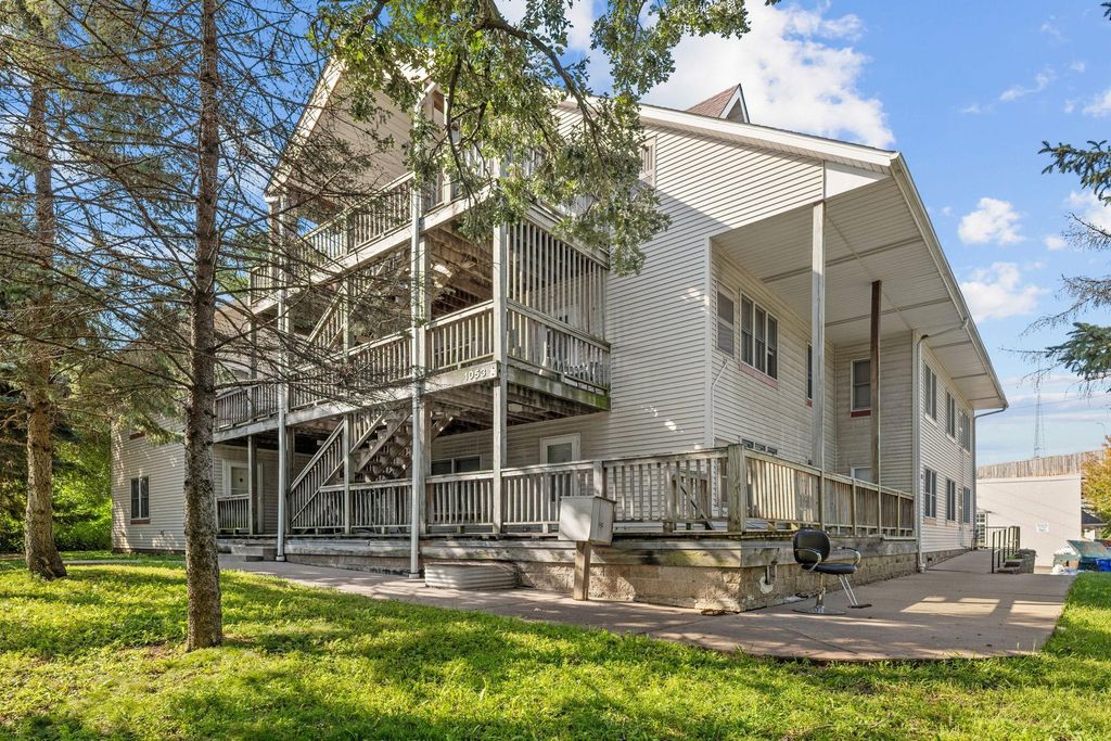 1053 Cromwell Avenue, Saint Paul, MN 55114 — exterior